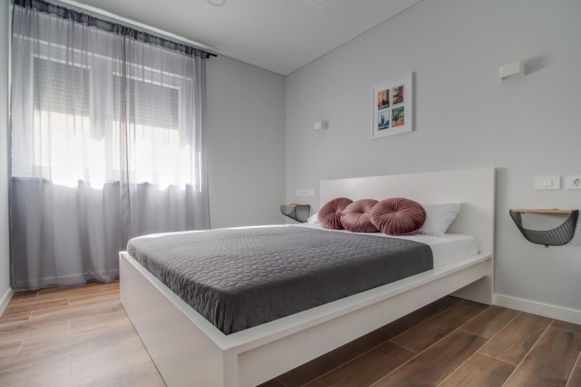 B & R Summer Breeze Apartments Nin Luaran gambar